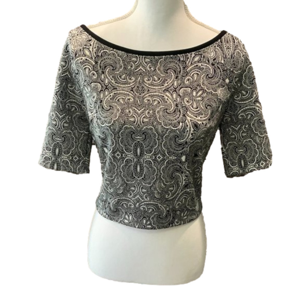 EXPRESS Black & White Zipped Paisley Pattern Cropped Top